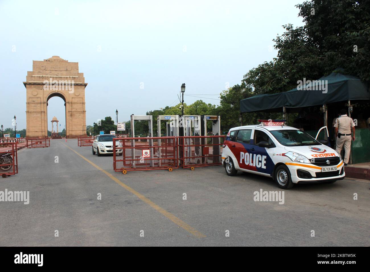 A deserted view of India Gate on July 18, 2020 in New Delhi as it remains closed to curb the spread of coronavirus in the national capital. Amid the threat of coronavirus spread, the India Gate and the War Memorial has been closed for the visitors till further notice. The shut down comes in a bid to curb mass gathering and public exposure to avoid the transmission of COVID-19 virus. (Photo by Mayank Makhija/NurPhoto) Stock Photo
