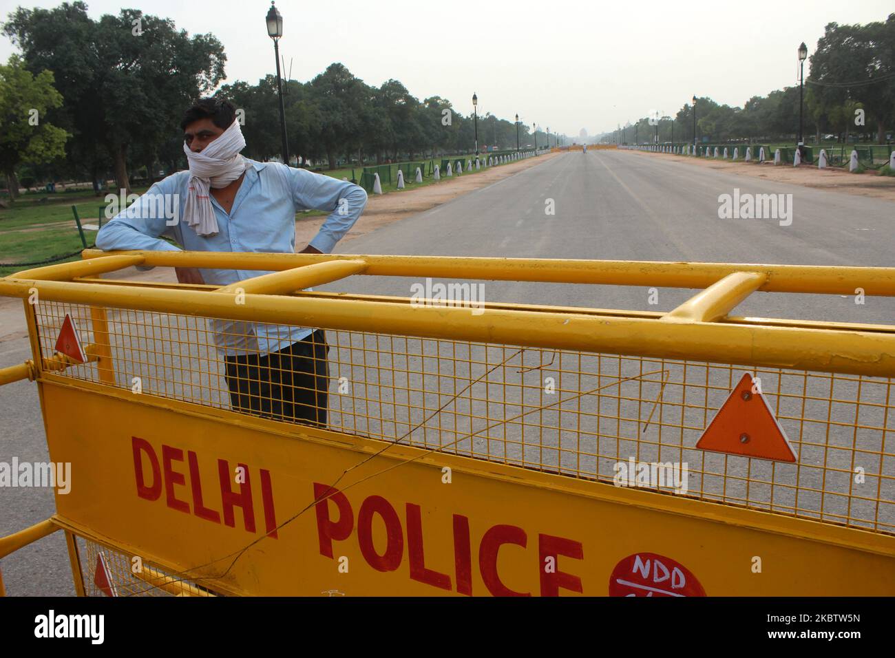 A deserted view of India Gate on July 18, 2020 in New Delhi as it remains closed to curb the spread of coronavirus in the national capital. Amid the threat of coronavirus spread, the India Gate and the War Memorial has been closed for the visitors till further notice. The shut down comes in a bid to curb mass gathering and public exposure to avoid the transmission of COVID-19 virus. (Photo by Mayank Makhija/NurPhoto) Stock Photo