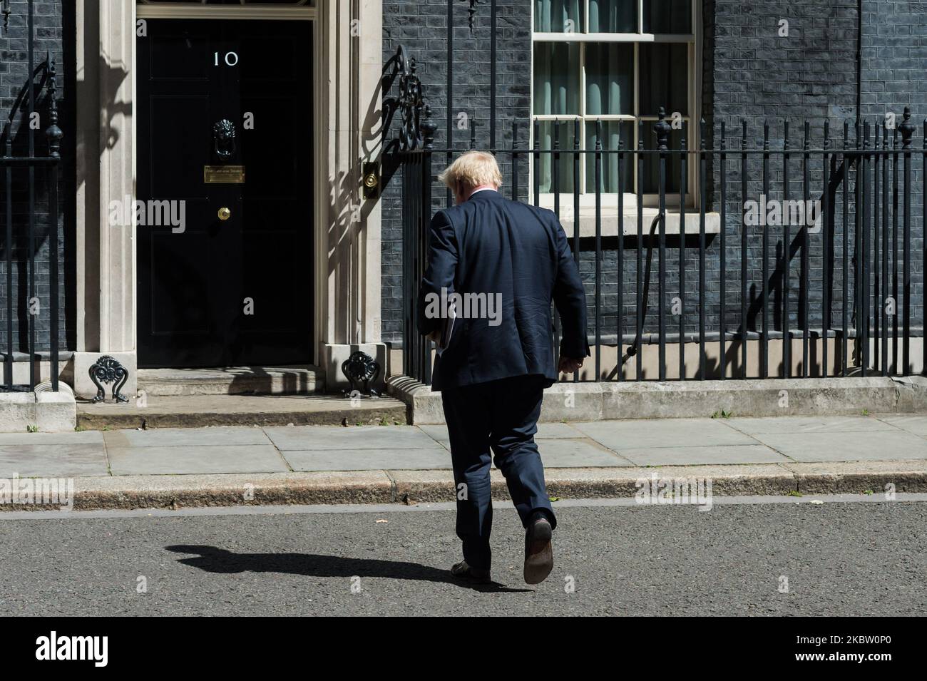 British Prime Minister Boris Johnson arrives at 10 Downing Street in central London after chairing a Cabinet meeting at the Foreign Office on 21 July 2020 in London, England. Boris Johnson has convened his senior ministers for a first full face-to-face meeting since the start of the Coronavirus lockdown in March as the government encourages more people to return to their workplaces from the 1st of August. (Photo by WIktor Szymanowicz/NurPhoto) Stock Photo