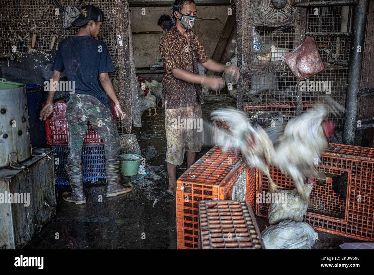 Jakarta, Indoensia, 24 July 2020 : New normal condition at Kebayoran Lama Market-Jakarta, Indonesia, on July 24, 2020. People some using mask, but mostly ignore it. Number of corona virus in Indonesia will get to 100,000 case in couple of days to come. (Photo by Donal Husni/NurPhoto) Stock Photo