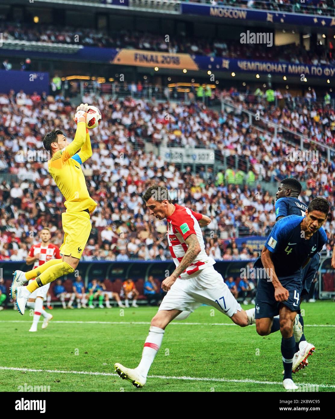 Hugo Lloris of France catching the ball just in front of Mario Mandzukic of Croatia during the FIFA World Cup match France versus Croatia at Luzhniki Stadium, Moscow, Russia on July 15, 2018. (Photo by Ulrik Pedersen/NurPhoto) Stock Photo
