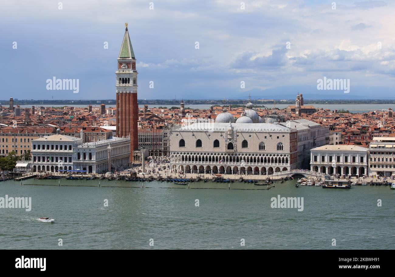 People relax at St. Marks's Square, Venice, Italy on June 17, 2020. Tourists return in Venice as the country eases its lockdown aimed at curbing the spread of the COVID-19 infection, caused by the novel coronavirus. (Photo by Sabine Jacob/NurPhoto) Stock Photo