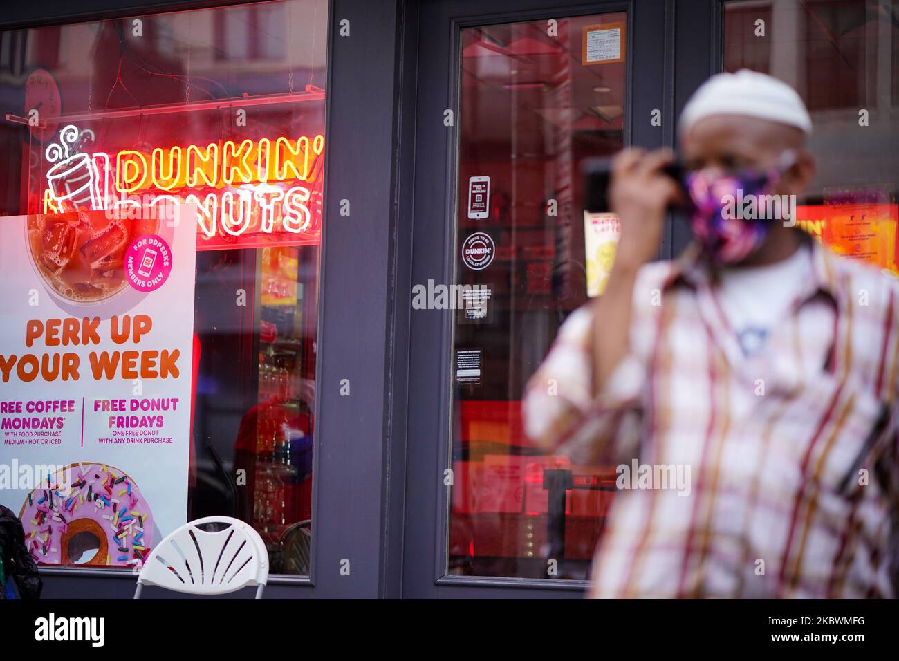 Dunkin donuts store hi-res stock photography and images - Alamy