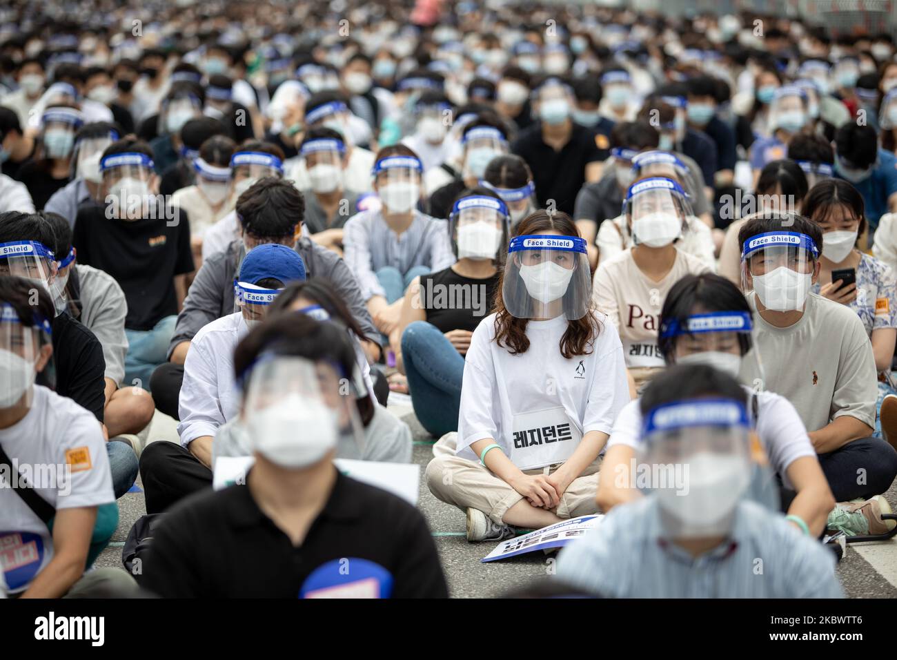 Thousands of medical students and doctors with the Korean Intern Resident Association (KIRA) gather for a rally against the government's plan to raise the admission fee and number of students at medical schools on August 07, 2020 in Seoul, South Korea. South Korean medical residents called for a nationwide strike earlier in the day, calling for the government to scrap its plan to extend the number of students at medical schools. (Photo by Chris Jung/NurPhoto) Stock Photo