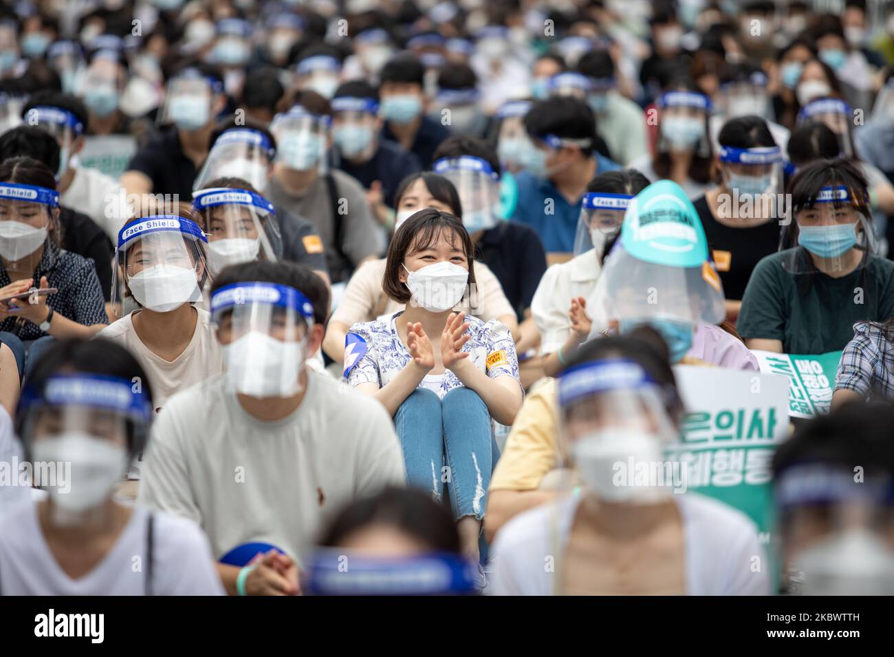 Thousands of medical students and doctors with the Korean Intern Resident Association (KIRA) gather for a rally against the government's plan to raise the admission fee and number of students at medical schools on August 07, 2020 in Seoul, South Korea. South Korean medical residents called for a nationwide strike earlier in the day, calling for the government to scrap its plan to extend the number of students at medical schools. (Photo by Chris Jung/NurPhoto) Stock Photo