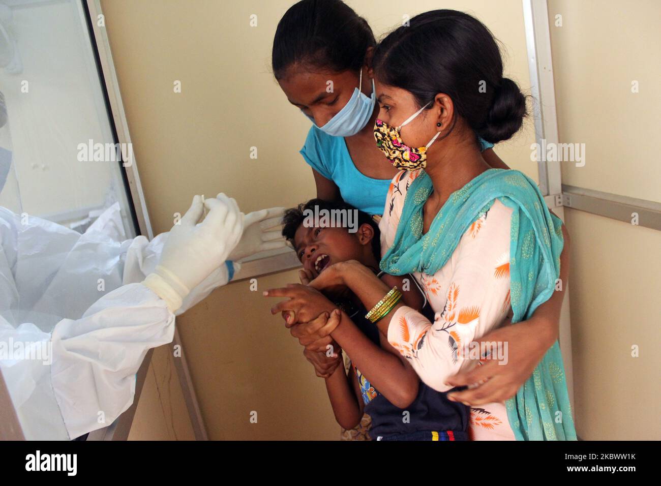 A medical staff collects a sample from a child for Rapid Antigen Test (RAT) for the COVID-19 coronavirus at Chacha Nehru Bal Chikitsalaya near Geeta Colony in New Delhi on August 7, 2020. India is now the third country to cross the two million mark. It reported 62,170 cases in the past 24 hours, taking its total tally up to 2,025,409. The country has reported around 40,700 deaths so far. (Photo by Mayank Makhija/NurPhoto) Stock Photo