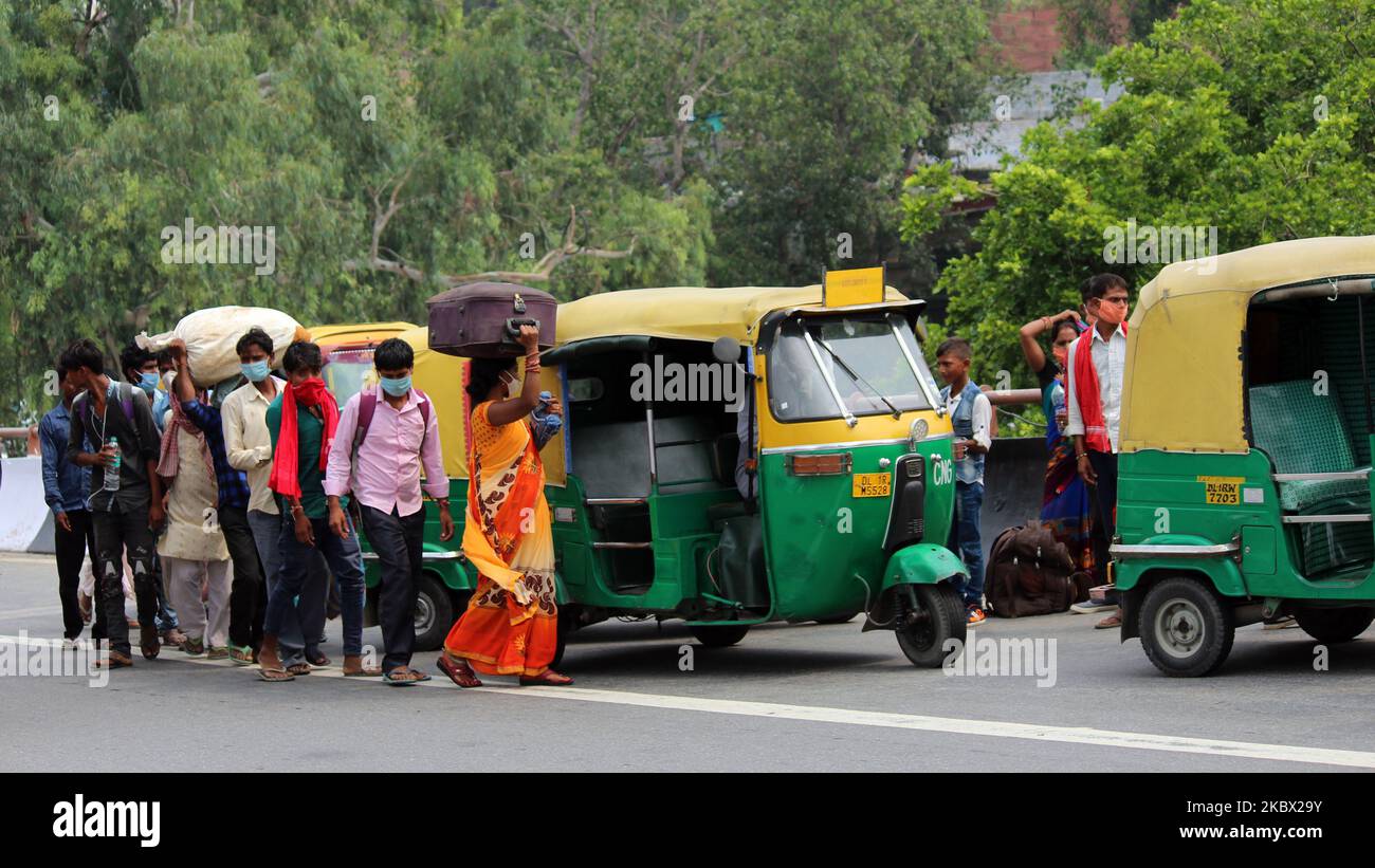 Migrants seen returning to New Delhi as lockdown restrictions ease further under Unlock 3 guidelines, at Mahatma Gandhi Marg near ISBT Kashmiri Gate on August 11, 2020 in New Delhi, India. (Photo by Mayank Makhija/NurPhoto) Stock Photo