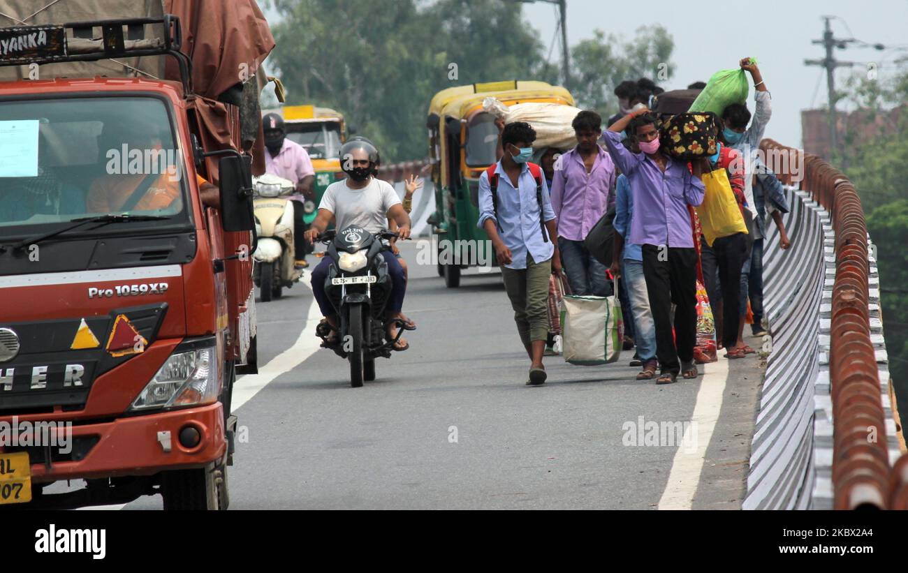 Migrants seen returning to New Delhi as lockdown restrictions ease further under Unlock 3 guidelines, at Mahatma Gandhi Marg near ISBT Kashmiri Gate on August 11, 2020 in New Delhi, India. (Photo by Mayank Makhija/NurPhoto) Stock Photo
