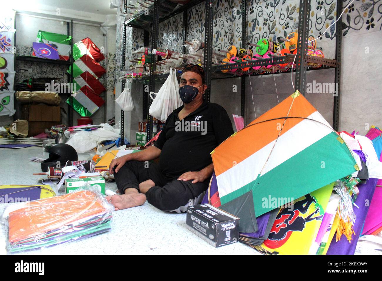 Kite vendors with face mask as a precautionary measure against Covid-19, sell kites in colour of national tri-colour ahead of Independence Day celebrations at Lal Kuan on August 12, 2020 in Delhi, India. (Photo by Mayank Makhija/NurPhoto) Stock Photo