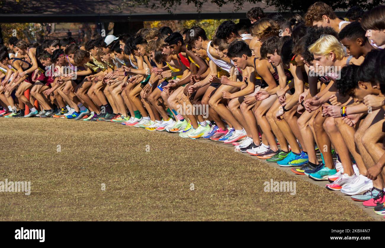 Female athlete getting ready race hi-res stock photography and images ...