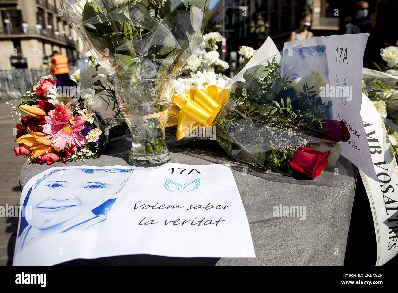 Relatives of the victims are involved in paying tribute to the victims of the jihadist attack on 17 August 2017 in the Rambles of Barcelona in the third anniversary of the atack. On 17 August 2020 in Barcelona, Catalonia, Spain. (Photo by Albert Llop/NurPhoto) Stock Photo