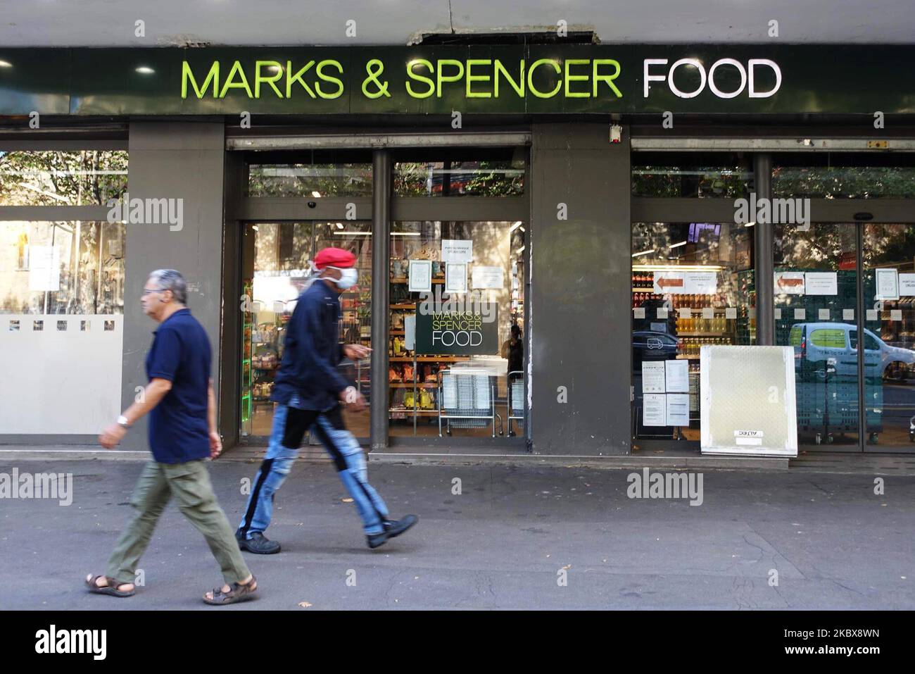 A Marks And Spencer supermarket in Paris, France on August 18, 2020. The british retail chain Marks And Spencer announced on Tuesday August 18, to cut 7,000 jobs over the next three months due to the impact of the Covid-19 pandemic and a drop in store footfall. (Photo by Adnan Farzat/NurPhoto) Stock Photo
