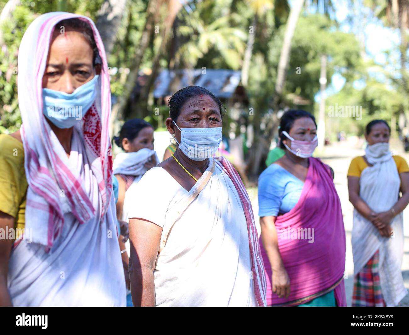 Flood victims waits for flood relief in Disangmukh during virus outbreak in Sibsagar, Assam, India, on 19th August 2020. (Photo by Dimpy Gogoi/NurPhoto) Stock Photo