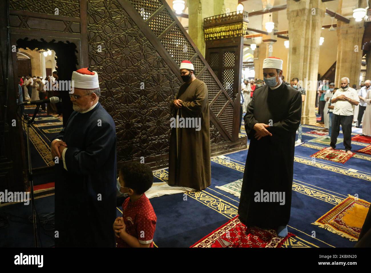 Azhar Mask Muslim worshippers, mask-clad and distanced from each other due to the ...