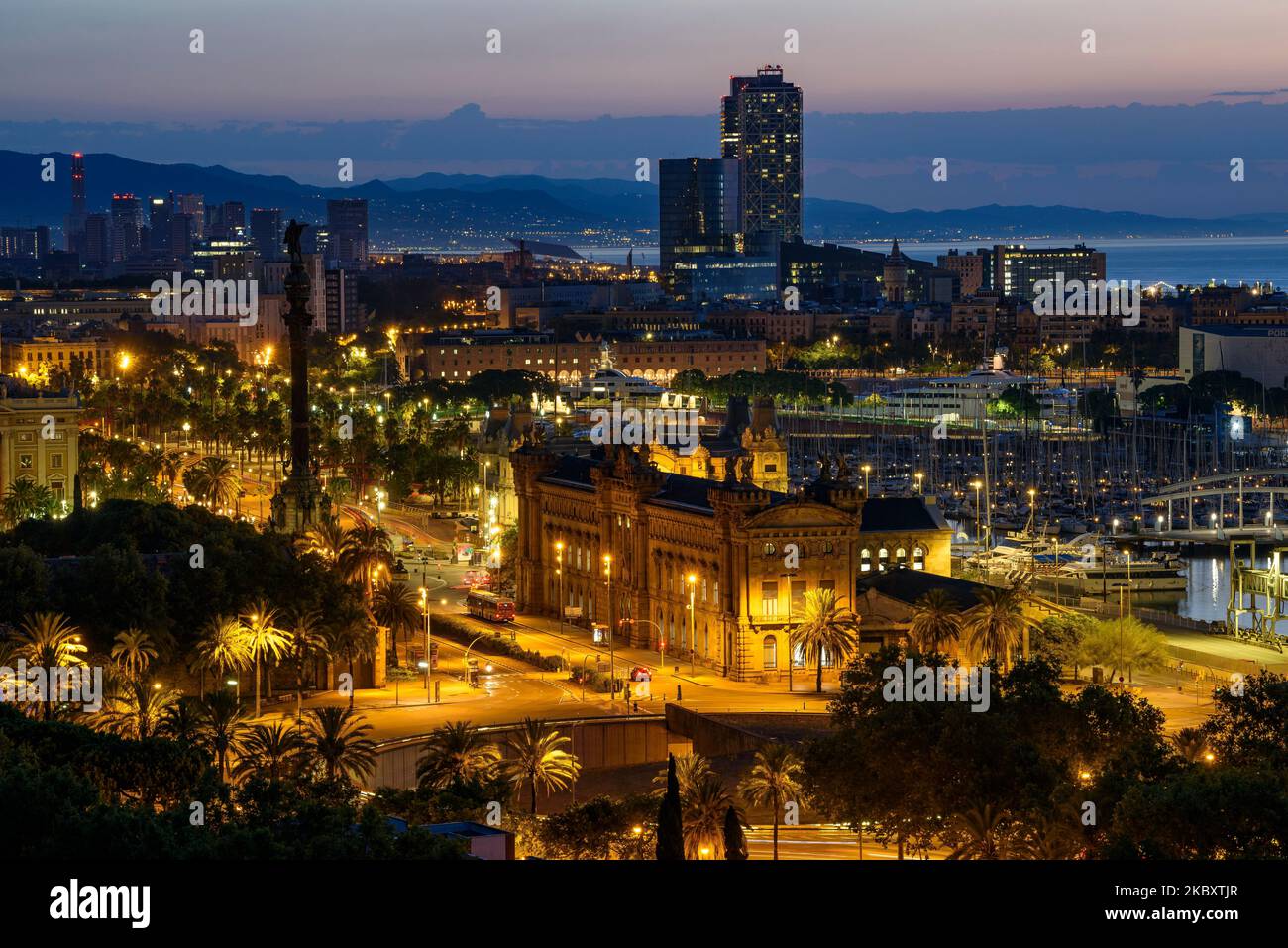 Columbus Monument and Port Vell (Old Port) of Barcelona, at night and at dawn (Barcelona, Catalonia) ESP: Monumento a Colón, y Port Vell (Barcelona) Stock Photo
