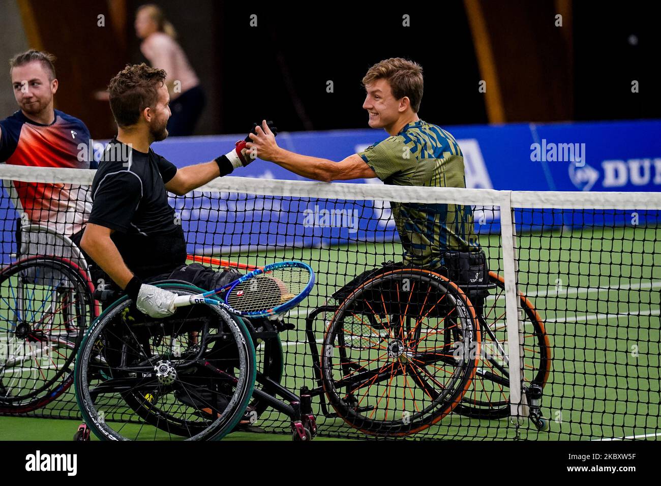 OSS, NETHERLANDS - NOVEMBER 1: Robert Shaw of Canada congratulates Niels Vink of the Netherlands after their men's doubles match during Day 3 of the 2022 ITF Wheelchair Tennis Masters at Sportcentrum de Rusheuvel on November 1, 2022 in Oss, Netherlands (Photo by Rene Nijhuis/Orange Pictures) Stock Photo