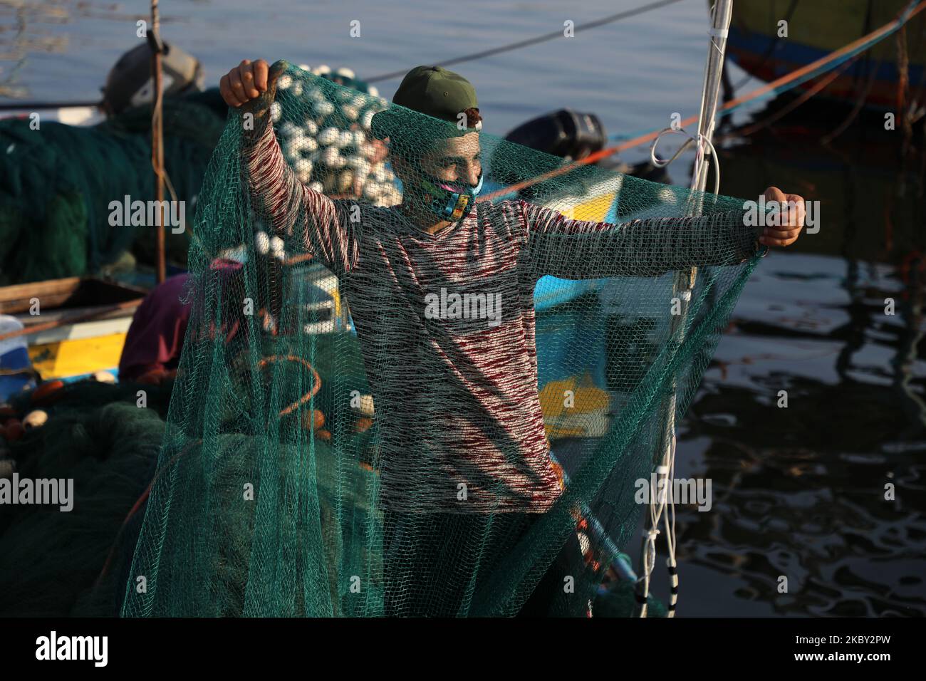 Israel fishermen hi-res stock photography and images - Page 6 - Alamy