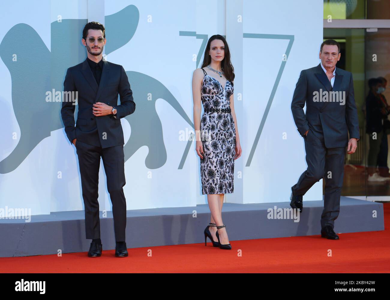 (R-L) Benoit Magimel, Stacy Martin, Pierre Niney walk the red carpet ahead of the movie 'Amants' at the 77th Venice Film Festival at on September 03, 2020 in Venice, Italy. (Photo by Matteo Chinellato/NurPhoto) Stock Photo