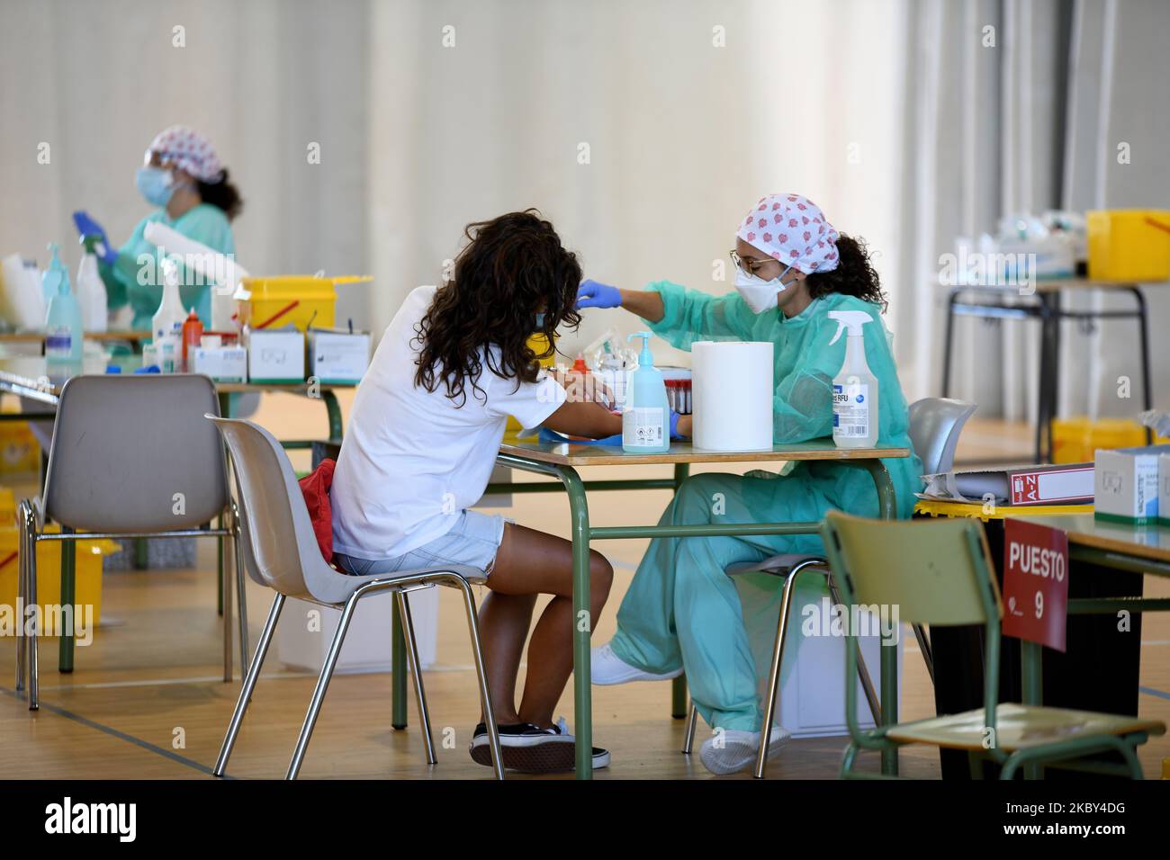 Health workers draw blood from teachers at a temporary testing point in Diego Velazquez secondary school during the Coronavirus (COVID-19) pandemic in Madrid, Spain on 4th September, 2020. (Photo by Juan Carlos Lucas/NurPhoto) Stock Photo