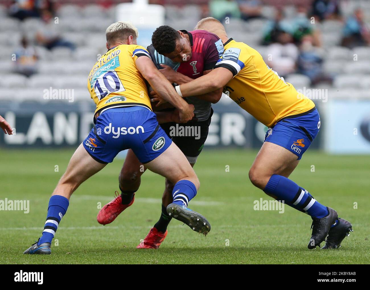 Ben Tapuai of Harlequins being tackled by Rhys Priestland of Bath Rugby during the Gallagher Premiership match between Harlequins and Bath Rugby at Twickenham Stoop , London. (Photo by Jacques Feeney/MI News/NurPhoto) Stock Photo
