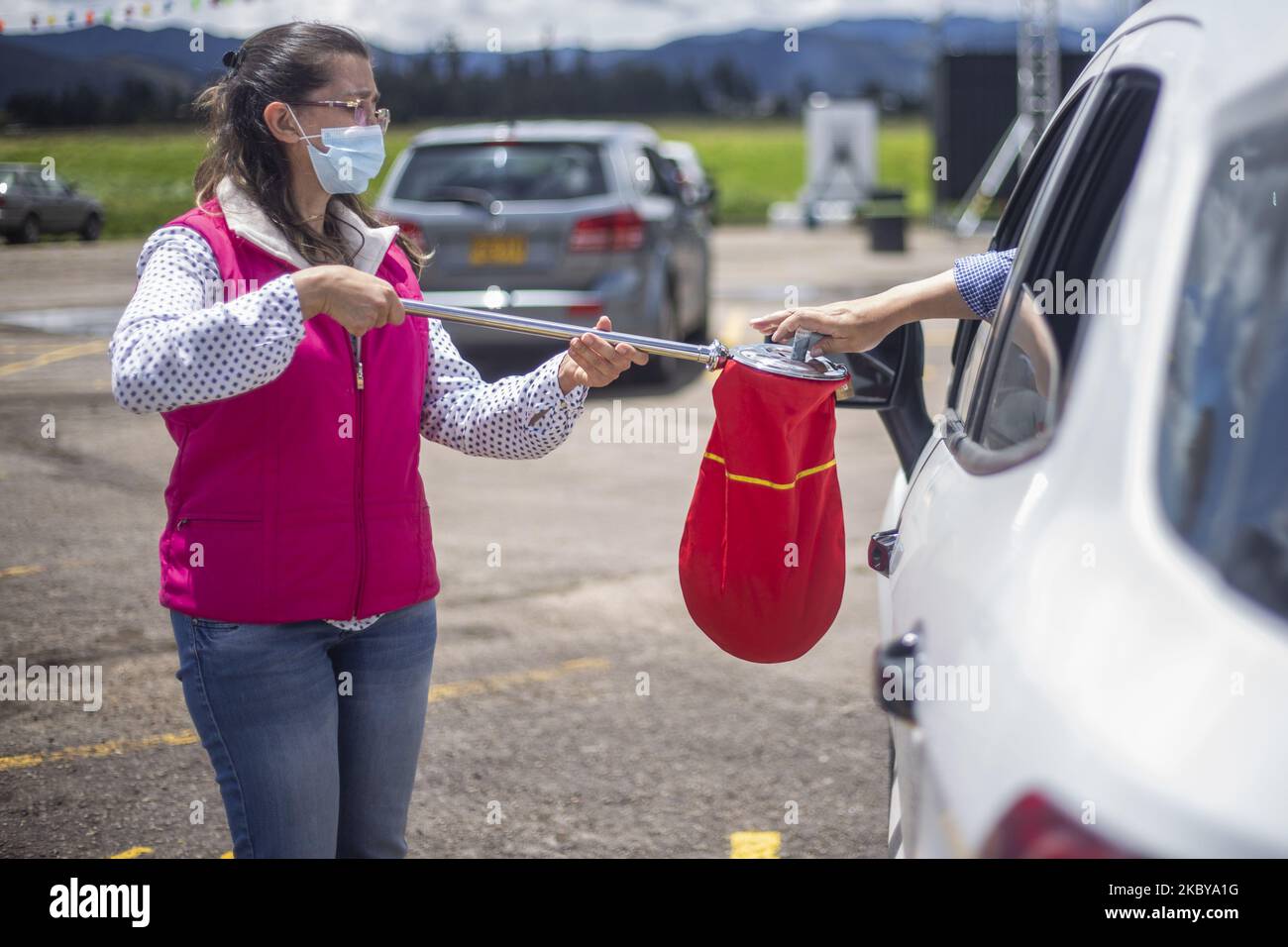 One person passes by each car receiving donations in the car at the Los Andes racecourse in the city of Bogota, Colombia, on September 6, 2020. (Photo by Daniel Garzon Herazo/NurPhoto) Stock Photo