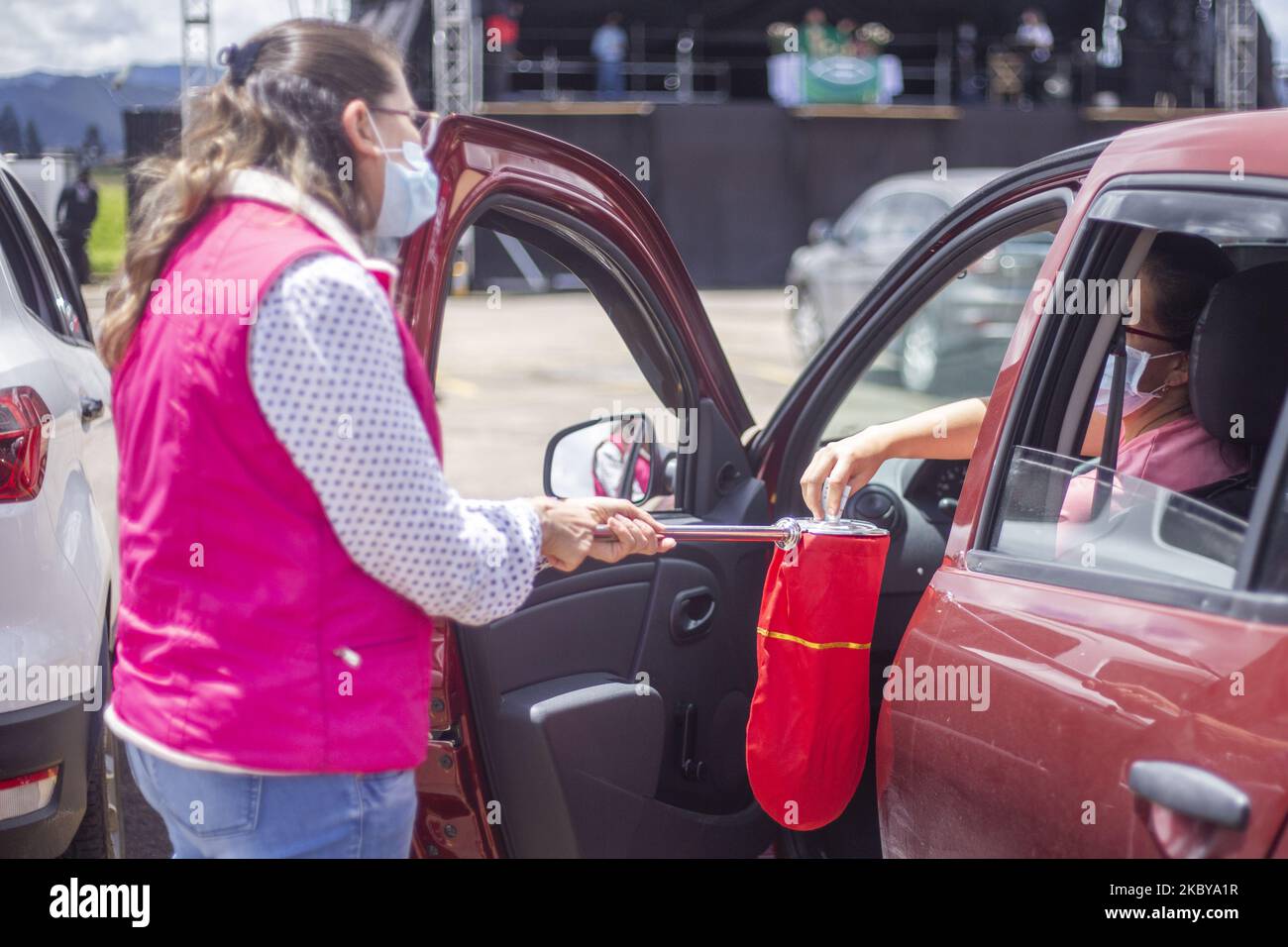 One person passes by each car receiving donations in the car at the Los Andes racecourse in the city of Bogota, Colombia, on September 6, 2020. (Photo by Daniel Garzon Herazo/NurPhoto) Stock Photo