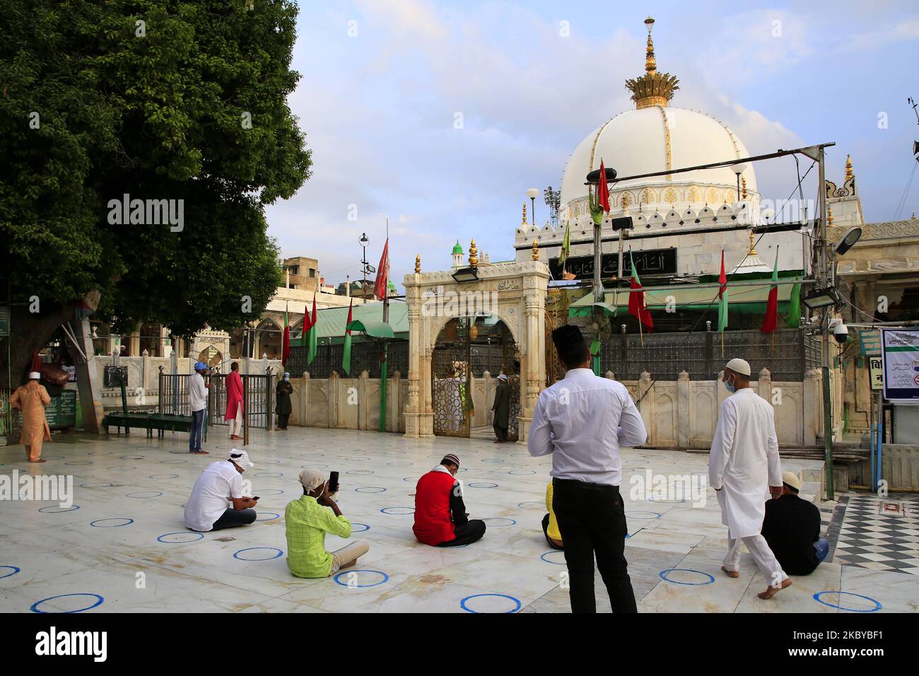 Indian Muslim devotees prays at the Shrine Of Sufi Saint Khwaja ...
