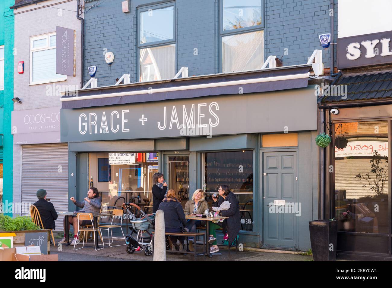 Grace and James is a popular cafe on York Road, Kings Heath with outdoor seating Stock Photo