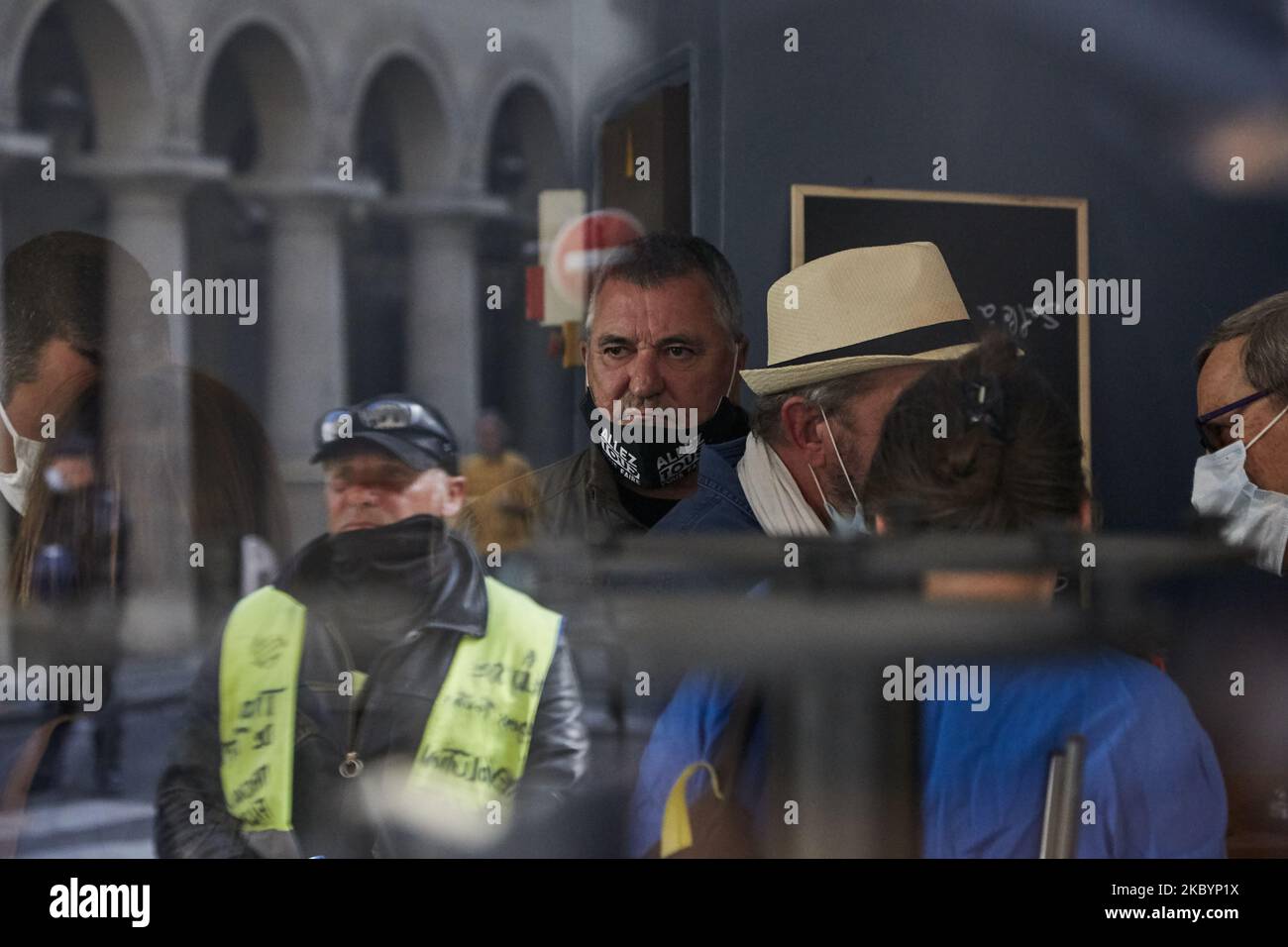 The humorist Jean-Marie Bigard hiding in a pub before to be exfiltrated during the yellow vests protest, in Paris, France on September 12, 2020 (Photo by Adnan Farzat/NurPhoto) Stock Photo