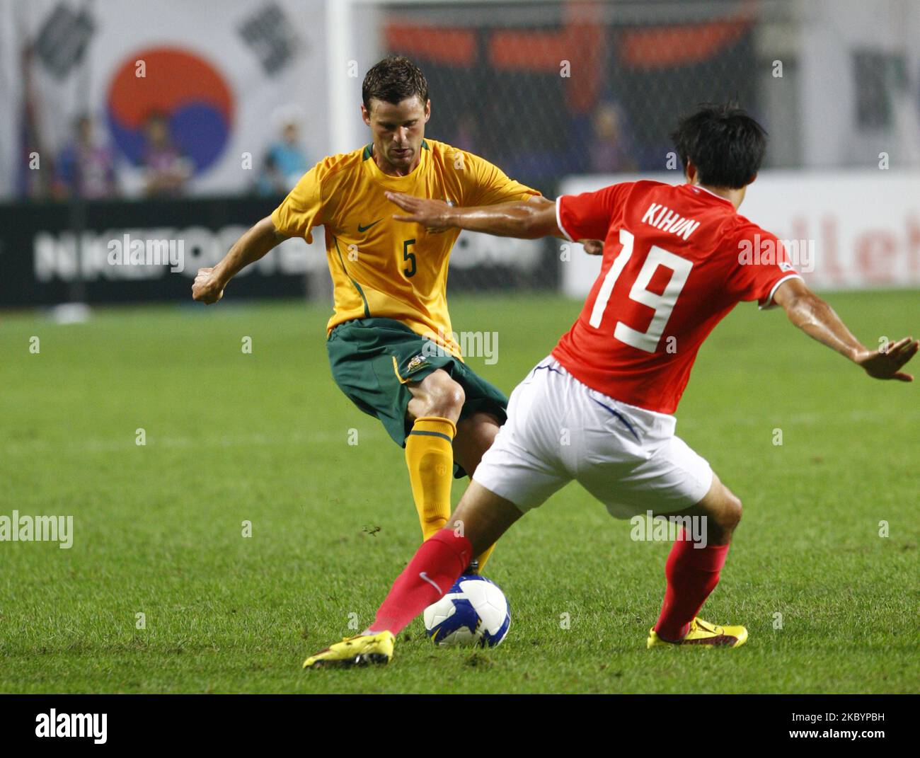 Jason Culina of Australia and Yeom Ki-Hoon of South Korea compete for the ball during the international friendly match between South Korea and the Australian Socceroos at Seoul World Cup Stadium on September 5, 2009 in Seoul, South Korea. (Photo by Seung-il Ryu/NurPhoto) Stock Photo