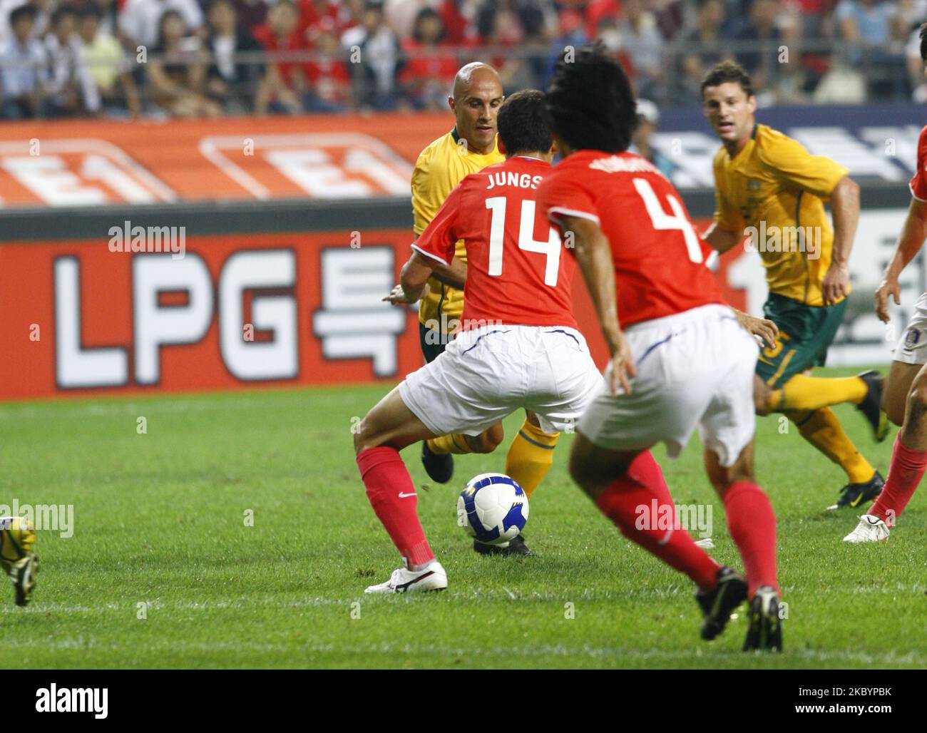 Mark Bresciano of Australia and Lee Jung-Soo of South Korea compete for the ball during the international friendly match between South Korea and the Australian Socceroos at Seoul World Cup Stadium on September 5, 2009 in Seoul, South Korea. (Photo by Seung-il Ryu/NurPhoto) Stock Photo