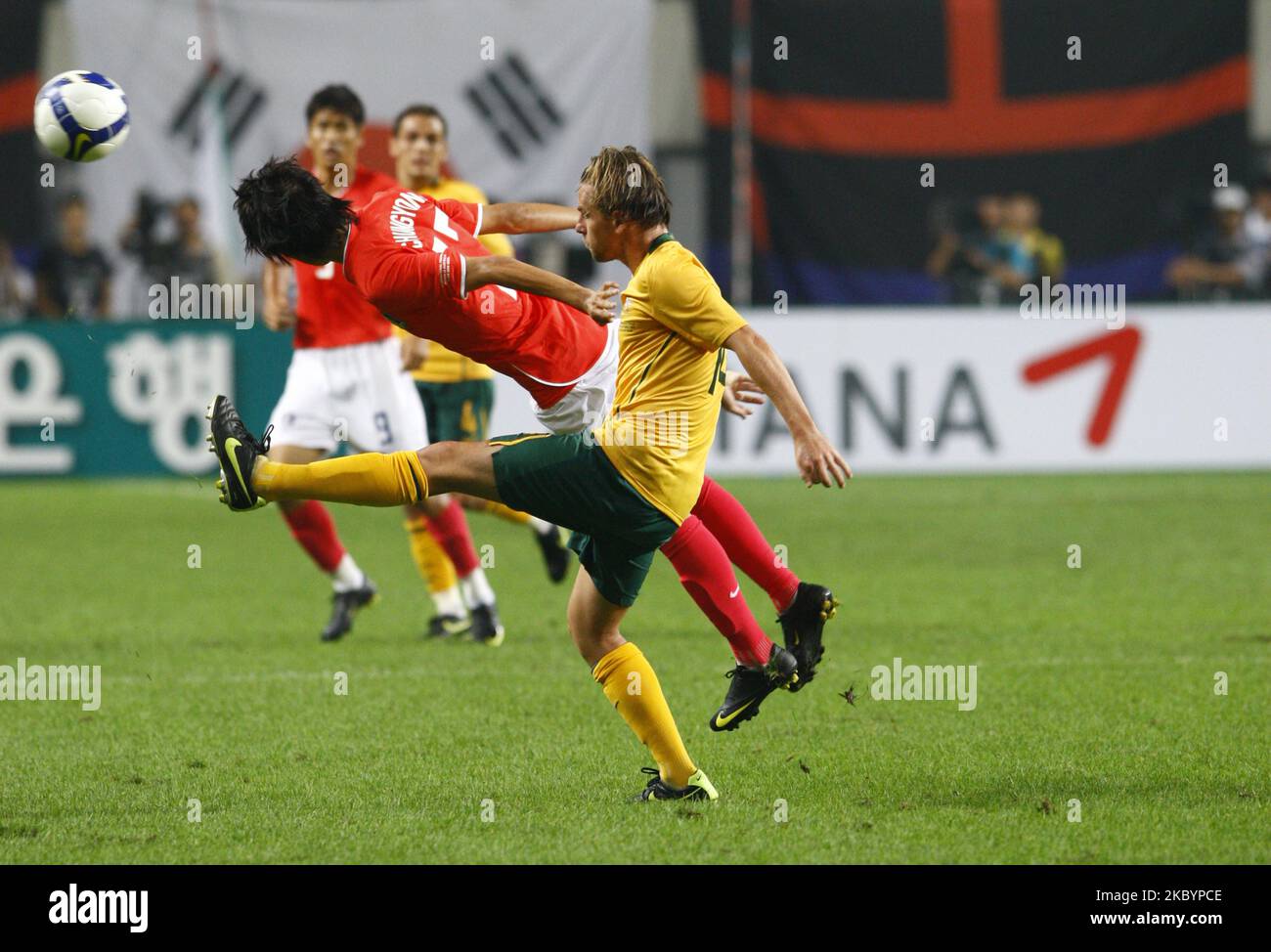 Brett Holman of Australia and Lee Chung-Yong of South Korea compete for the ball during the international friendly match between South Korea and the Australian Socceroos at Seoul World Cup Stadium on September 5, 2009 in Seoul, South Korea. (Photo by Seung-il Ryu/NurPhoto) Stock Photo