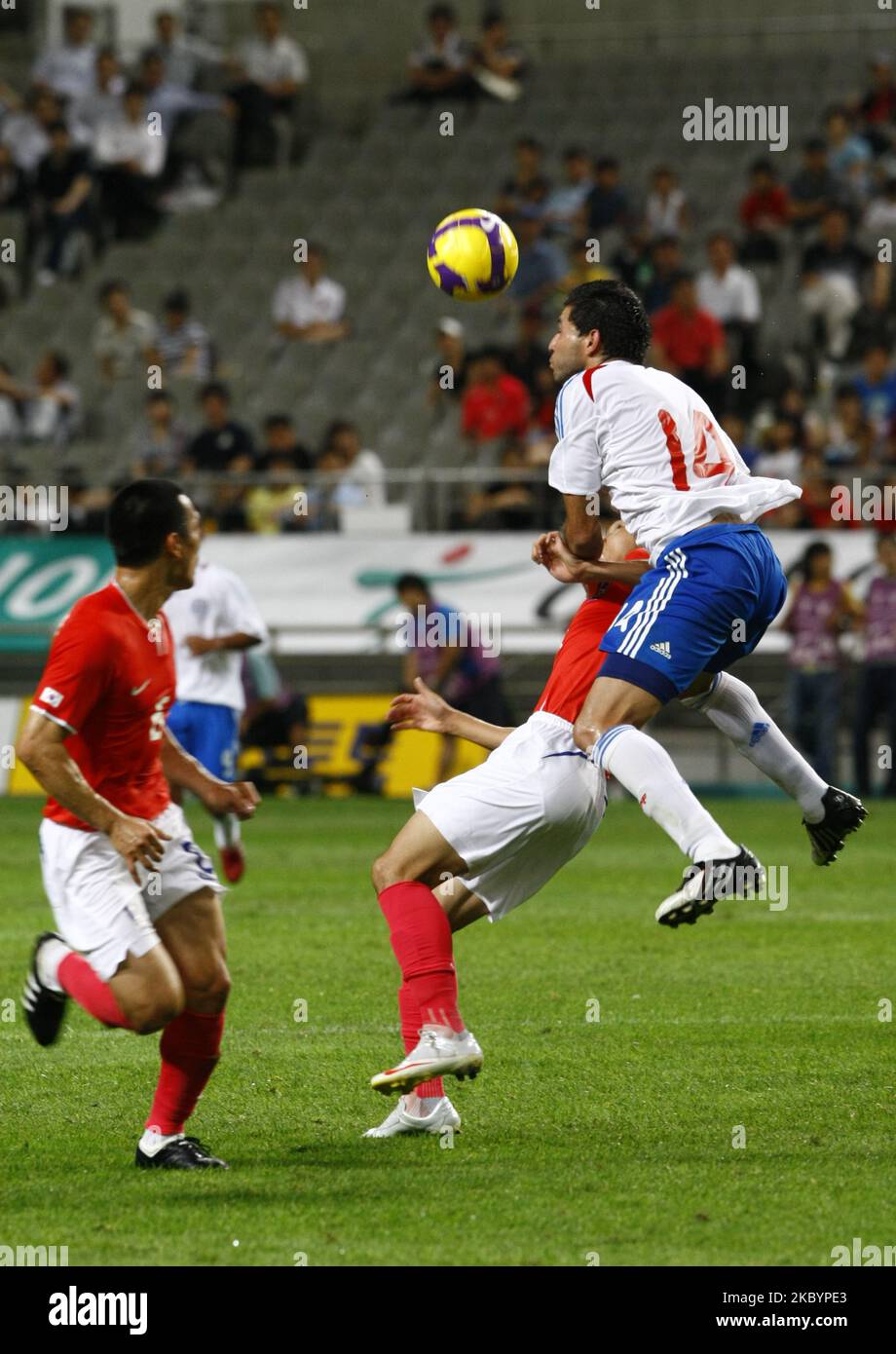 Park Chu-Young(under), South Korea, and Antolin Alcaraz, Paraguay, compete for the ball during the international friendly match between South Korea and Paraguay at Seoul Worldcup stadium on August 12, 2009 in Seoul, South Korea. (Photo by Seung-il Ryu/NurPhoto) Stock Photo