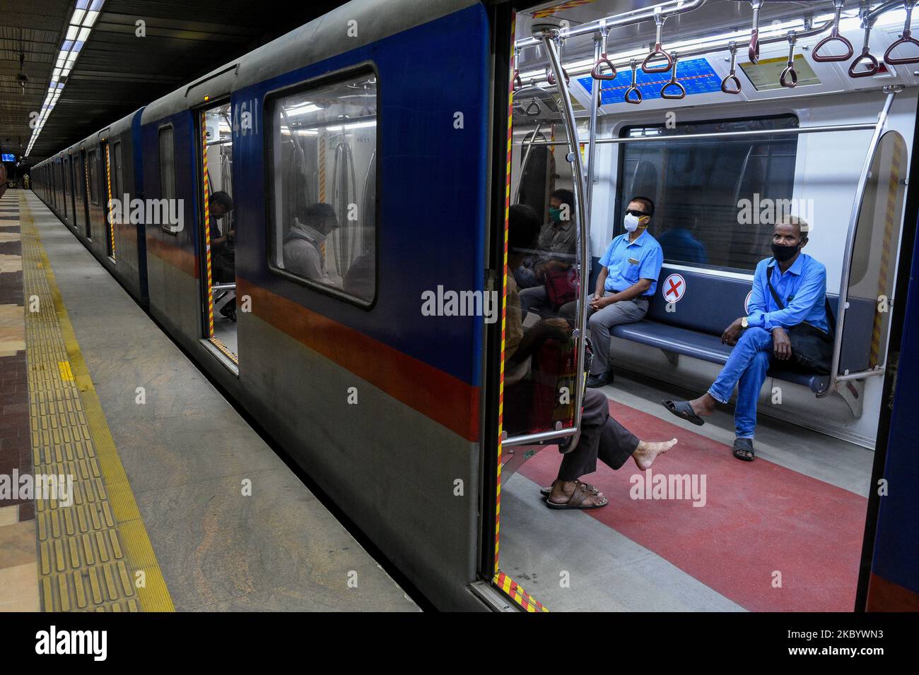 Kolkata metro railway services hires stock photography and images Alamy