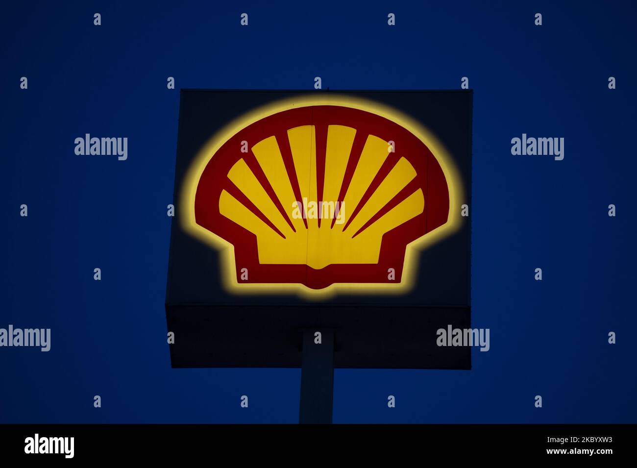 Gas company royal dutch shell plc sign hires stock photography and