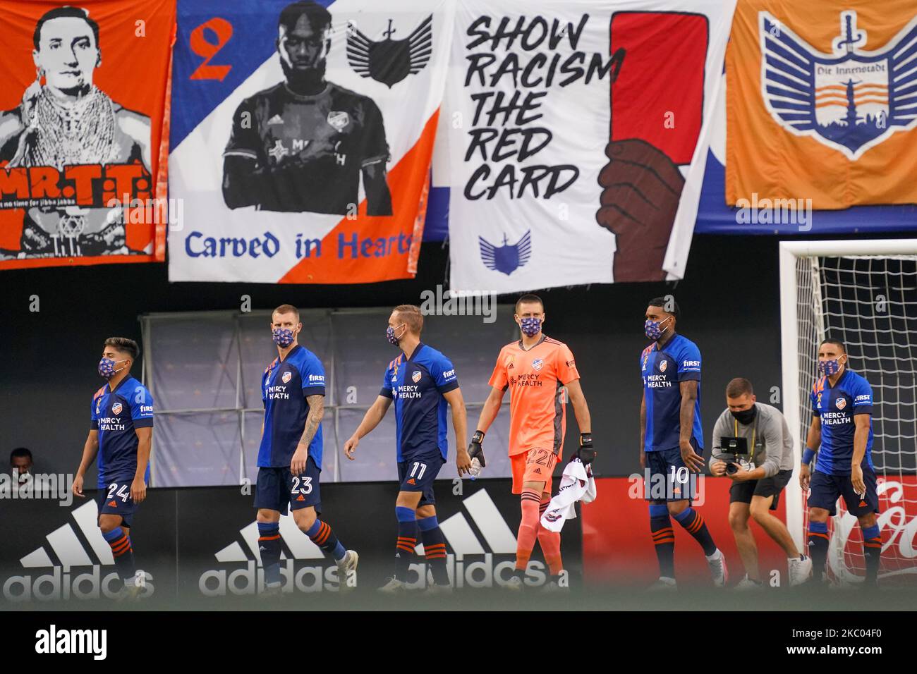 FC Cincinnati players take to the field prior to the start of the MLS soccer match between FC Cincinnati and the Chicago Fire that ended in a 0-0 draw at Nippert Stadium, Wednesday, September 2nd, 2020, in Cincinnati, OH. (Photo by Jason Whitman/NurPhoto) Stock Photo