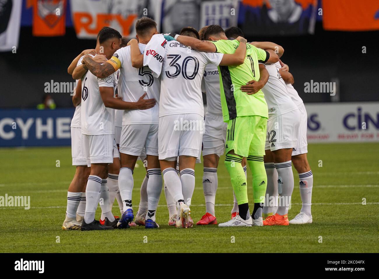 Chicago Fire players huddle prior to the start of the MLS soccer match between FC Cincinnati and the Chicago Fire that ended in a 0-0 draw at Nippert Stadium, Wednesday, September 2nd, 2020, in Cincinnati, OH. (Photo by Jason Whitman/NurPhoto) Stock Photo