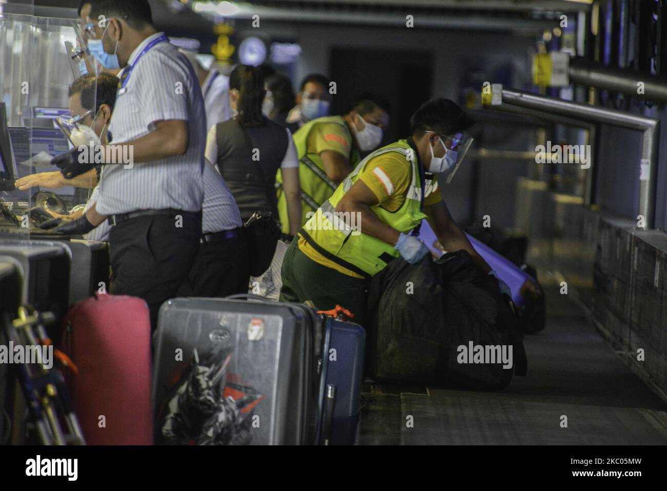 Airline employees move passenger bags at La Aurora International Airport, in Guatemala City, Guatemala on Friday, September 18. The airport opens its international flight operations, and remained closed for 6 months to prevent the spread of COVID-19. During the pandemic, 84,344 people were infected and 3,076 died. (Photo by Deccio Serrano/NurPhoto) Stock Photo