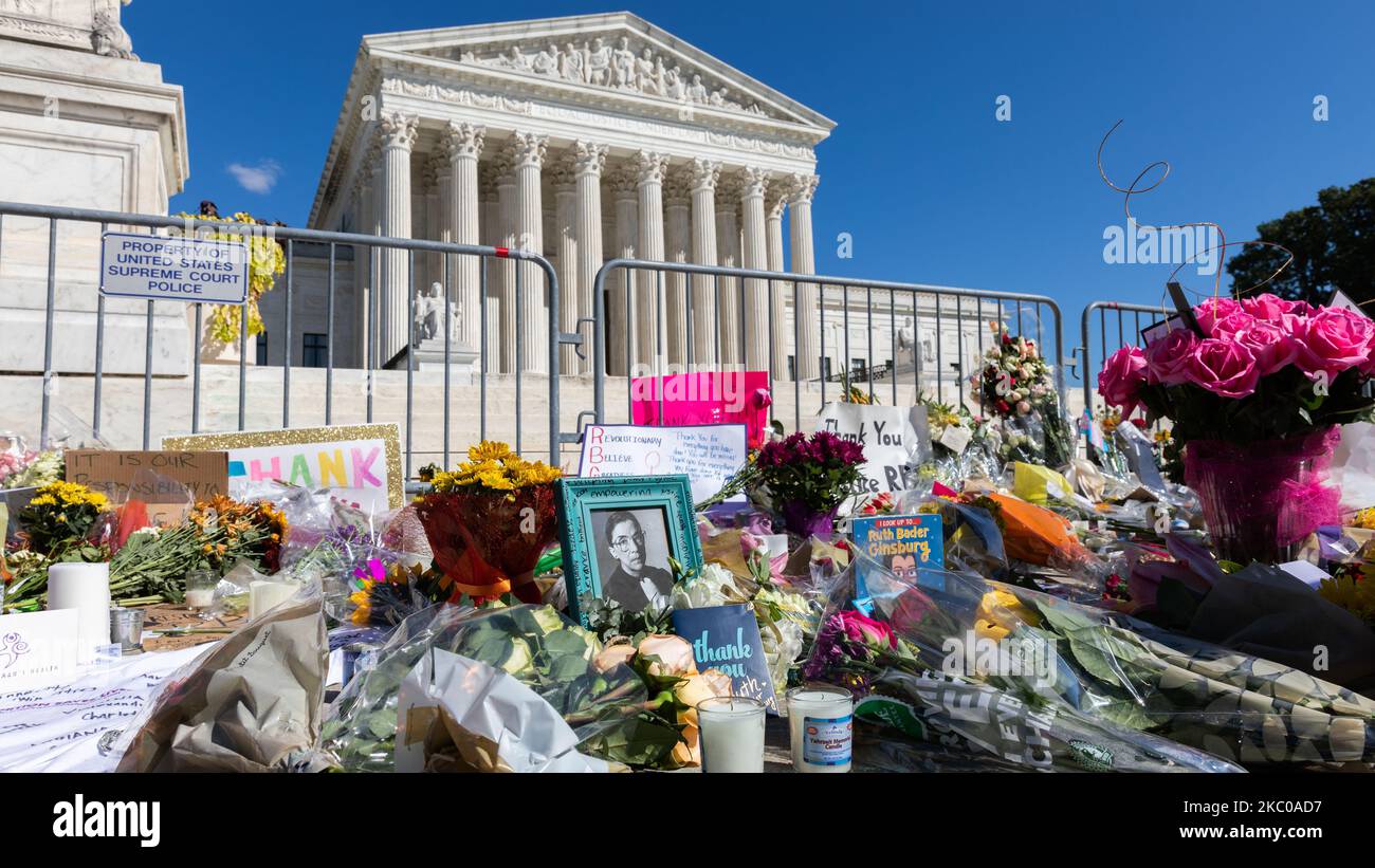 Flowers are placed at the Supreme Court as people mourn the death of Associate Justice Ruth Bader Ginsburg, in Washington, D.C. September 20, 2020. (Photo by Aurora Samperio/NurPhoto) Stock Photo