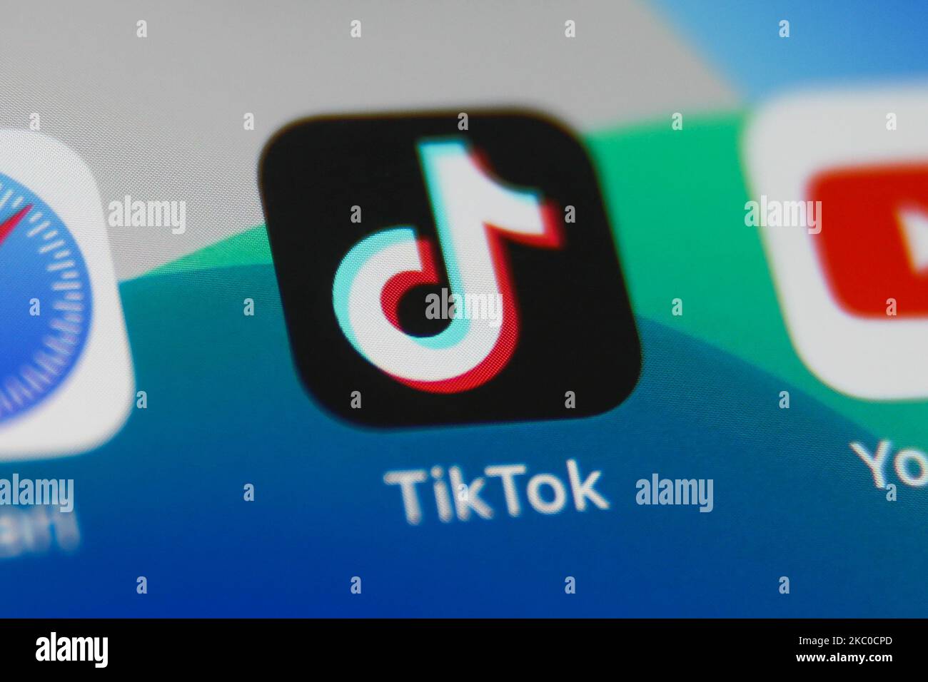 Youtube Shorts Icon Hi Res Stock Photography And Images Alamy