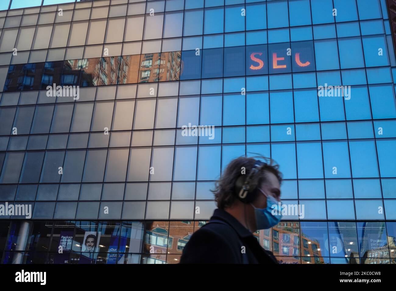 A view of a person wearing a mask passing in front of Union Square