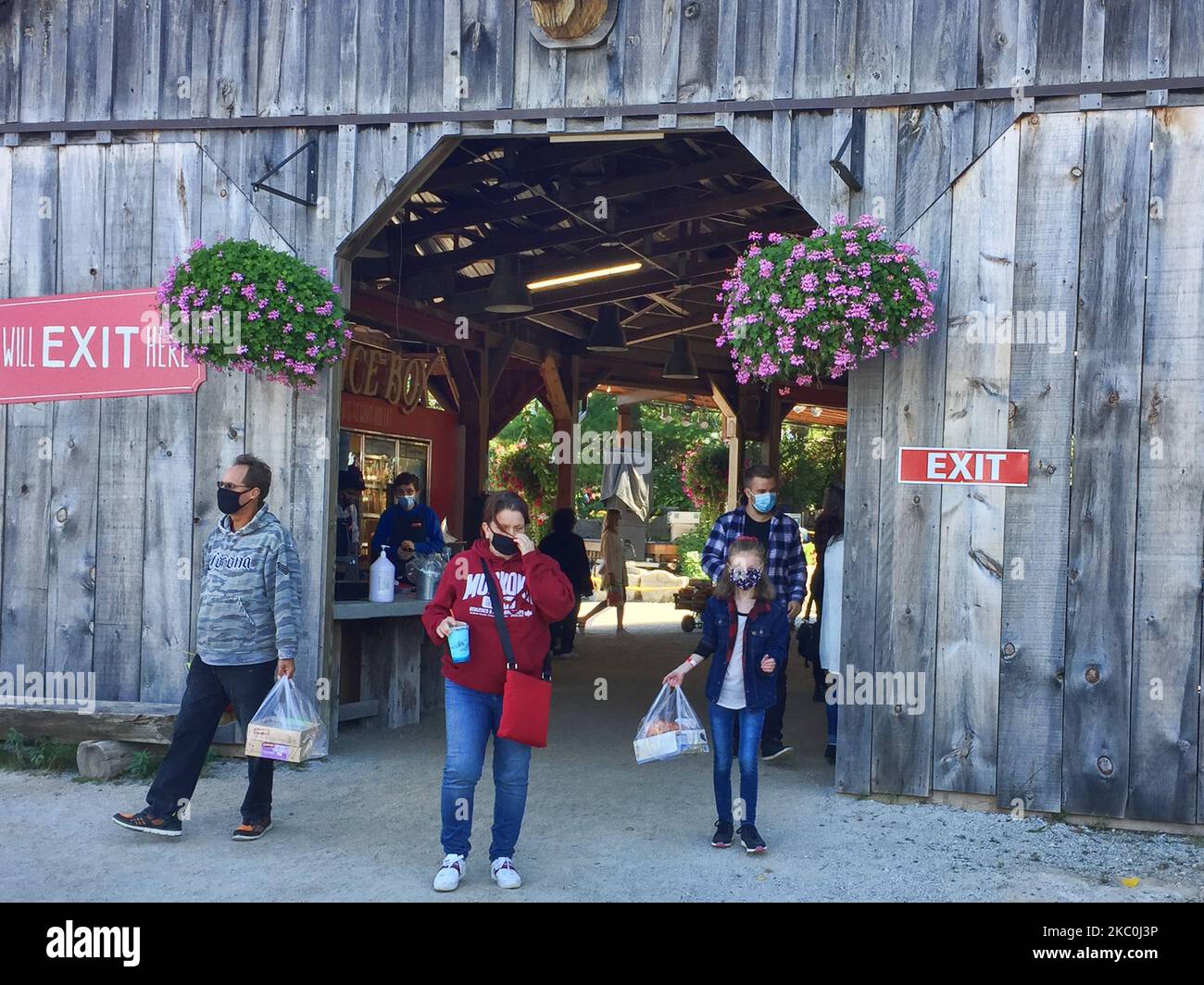 Family wearing face masks to protect them from the novel coronavirus (COVID-19) while purchaning apple pies at an apple farm in Milton, Ontario, Canada on April 24, 2020. (Photo by Creative Touch Imaging Ltd./NurPhoto) Stock Photo