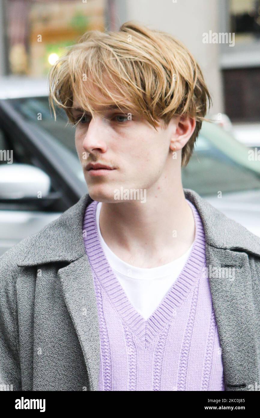 Louis Hofmann is seen outside Boss during the Milan Women's Fashion Week on  September 25, 2020 in Milan, Italy. (Photo by Mairo Cinquetti/NurPhoto  Stock Photo - Alamy