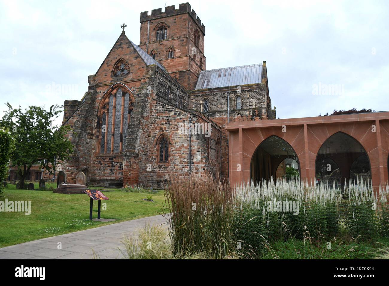 Carlisle Cathedral, with its recently added Fratry ( refectory) in the foreground, built from local red sandstone . First founded as a Norman Priory C Stock Photo