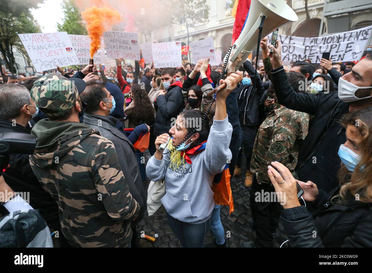 Armenians, carrying smoke bombs and flags in the colors of Armenia take part in a demonstration of Armenians in front of the Azerbaijan ambassy in Paris, France, on September 29, 2020 against the Azerbayan attacks on Nagorno Karabakh. (Photo by Michel Stoupak/NurPhoto) Stock Photo