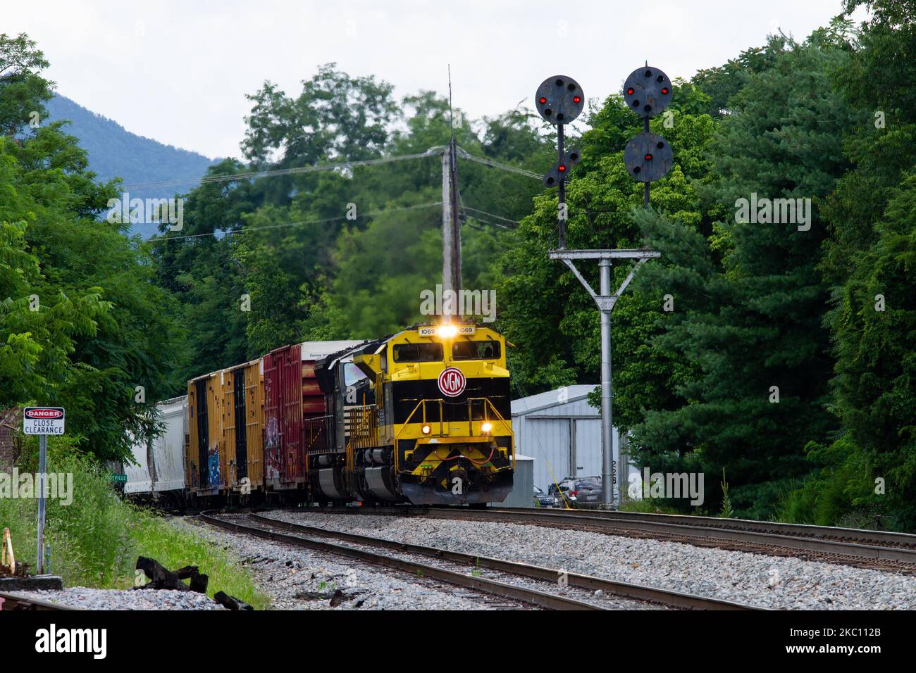 The Virginian Heritage unit from Norfolk Southern leads M6M through