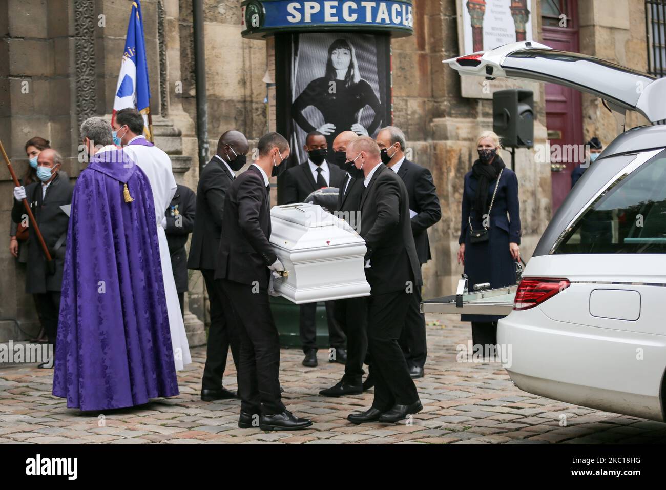 Pallbearers carry the coffin of French singer Juliette Greco during her funeral ceremony at the Saint-Germain-des-Pres church in Paris, on October 5, 2020. Legendary French singer Juliette Greco, whose career spanned over half a century, died aged 93, on 23 September 23. In the background, a mock-colonne Morris advertising column displays a poster of singer. (Photo by Michel Stoupak/NurPhoto) Stock Photo