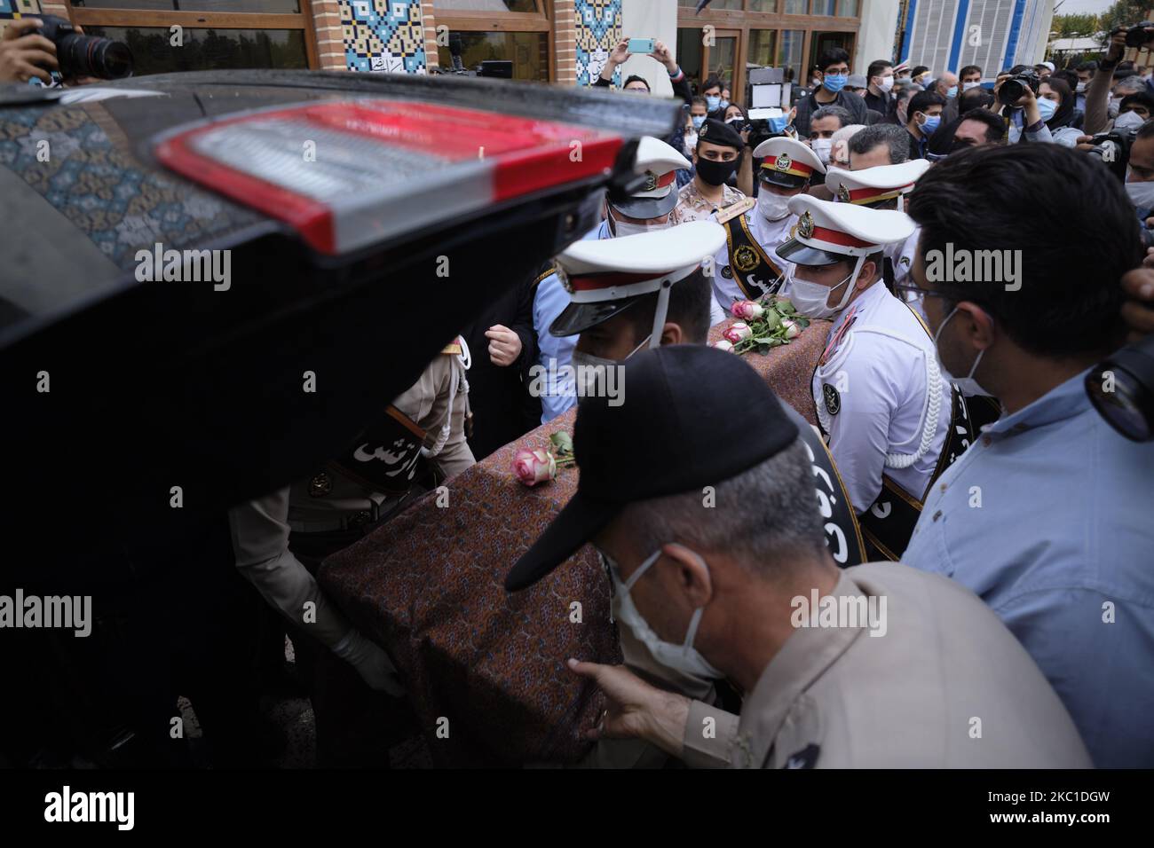 Members of the Iran’s Army honor guard carrying the coffin of the Iranian iconic vocalist master of Persian traditional music, Persian calligrapher and humanitarian activist, Mohammad-Reza Shajarian, to a coffin carrier after a dead-pray ceremony in Behesht-e-Zahra cemetery in south of Tehran on October 9, 2020. (Photo by Morteza Nikoubazl/NurPhoto) Stock Photo