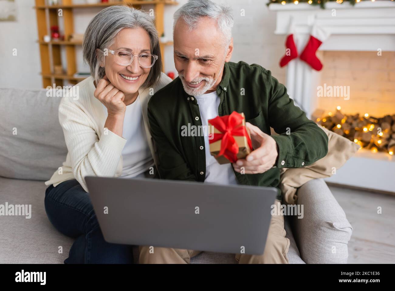 Husband wife christmas gift hi-res stock photography and images - Page 31 -  Alamy