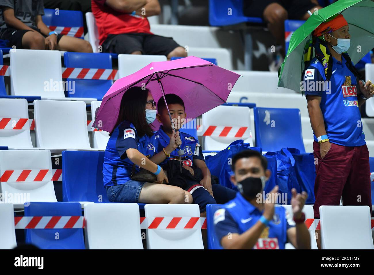 BG Pathum fans in the rain during a Toyota Thai League 2020 match between BG Pathum United against Buriram United at Leo stadium on October 10, 2020 in Pathum Thani province, Thailand. (Photo by Vachira Vachira/NurPhoto) Stock Photo